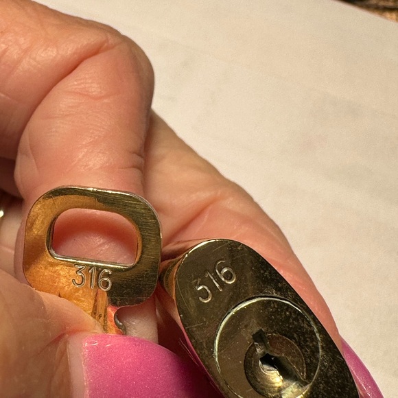 Louis Vuitton Lock & Key No. 316. Pre-2009 - Picture 6 of 8